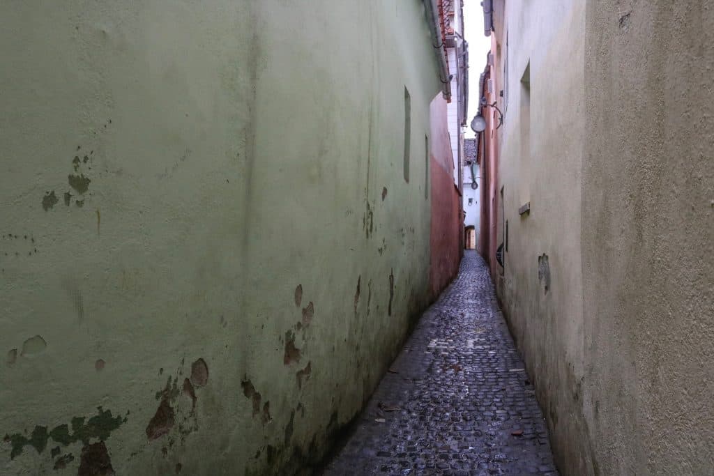 Its not hard to see why they call this narrow street, "Rope Street"