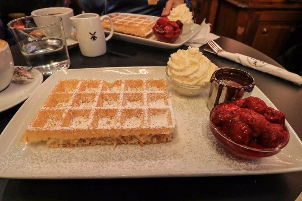 Brussels style waffles @ Maison Dandoy!