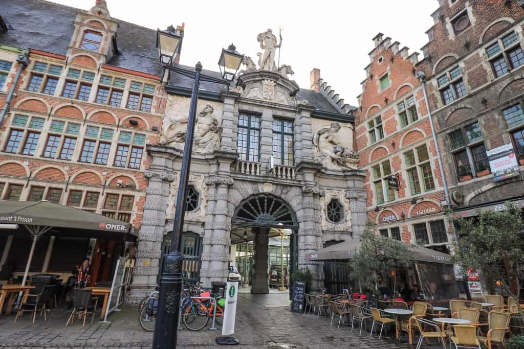 The monument gateway to the Old Fish Market