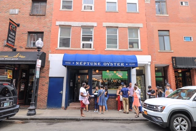 Neptune's Oyster has the best Lobster Rolls