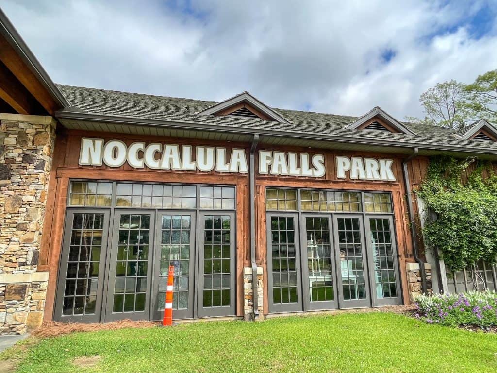 The front entrance of Noccalula Falls Park looks like a large cabin in the woods.