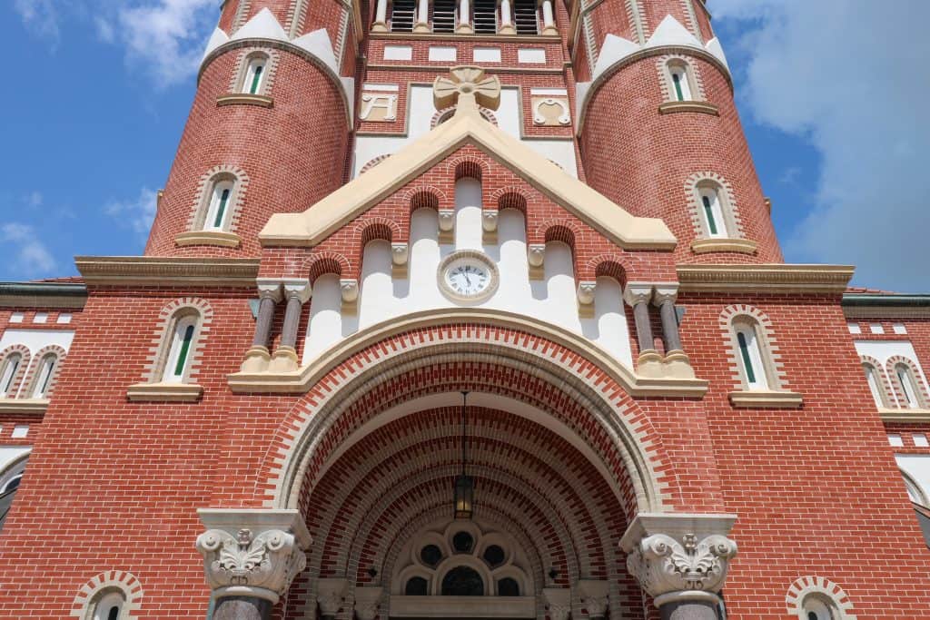 A zoomed in close-up of the Cathedral facade made up of red and white bricks that is stunning to see.