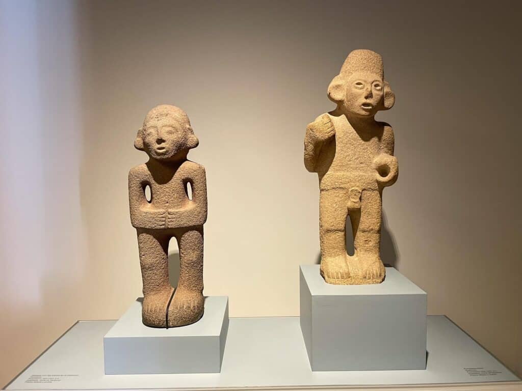Two small stone sculptures of two individuals from ancient Mexico in Museo Amparo.