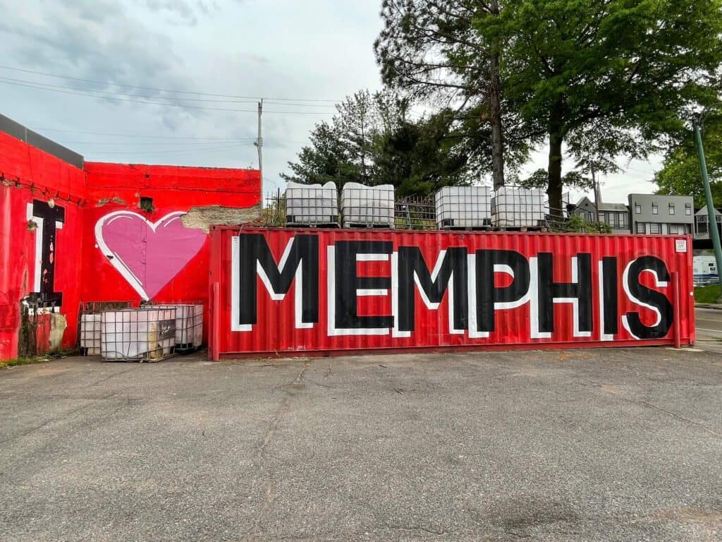 An art mural with "I love Memphis" against a red background at one of the best breweries in Memphis.